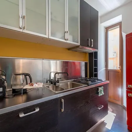 * Comodo Trilocale X6 * 10 Min Dal Centro Storico Apartman *